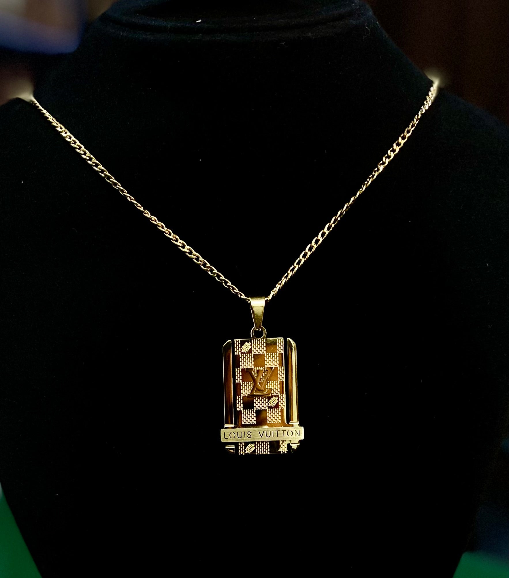 LOUIS VUITTON PENDANT⚜️