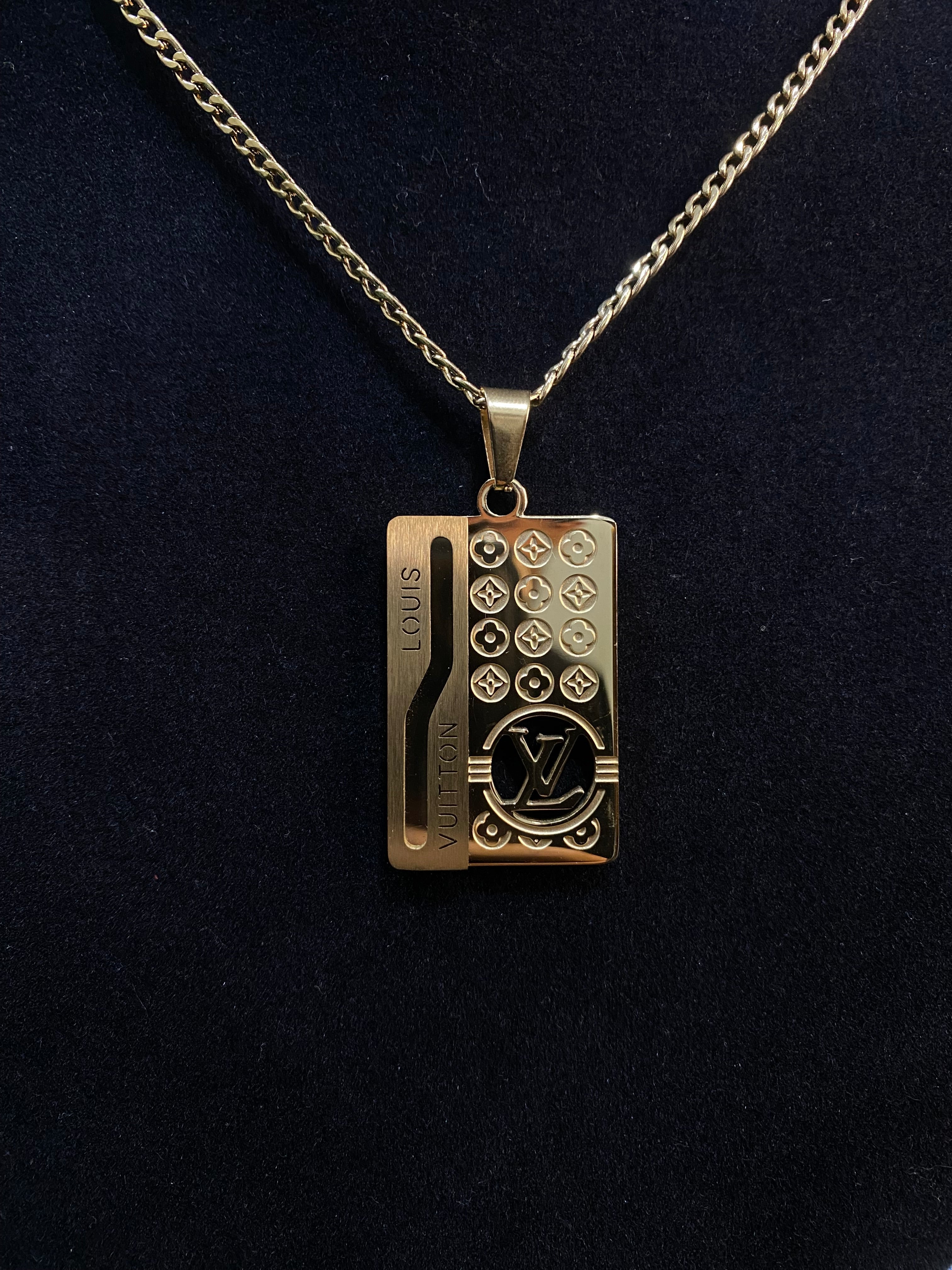 LOUIS VUITTON PENDANT⚜️