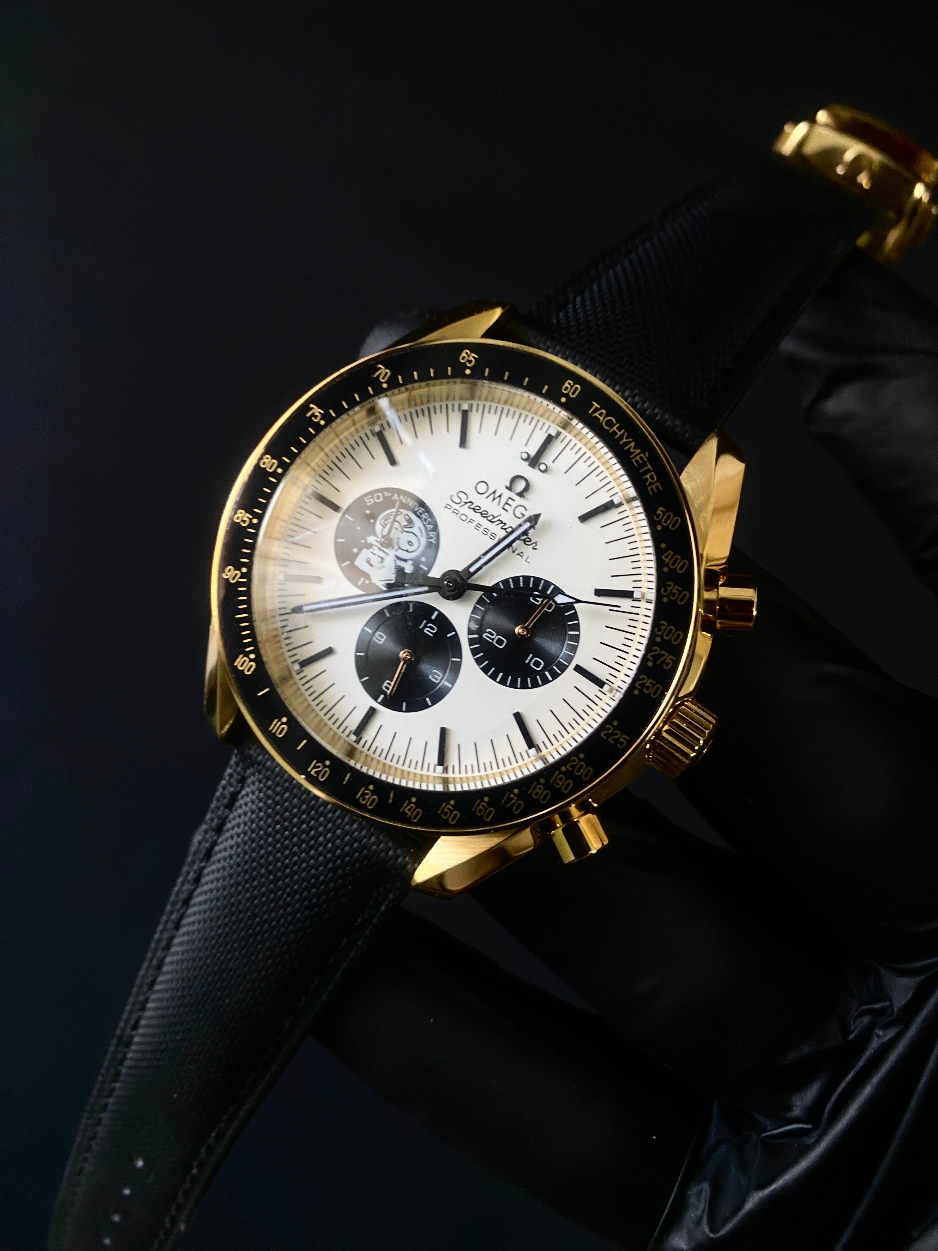 Omega speed master silver snoopy