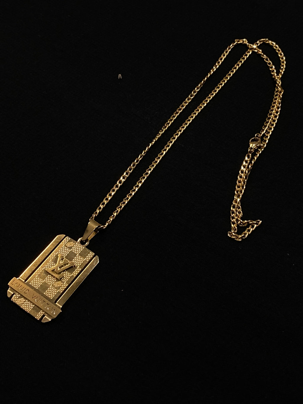 LOUIS VUITTON PENDANT⚜️