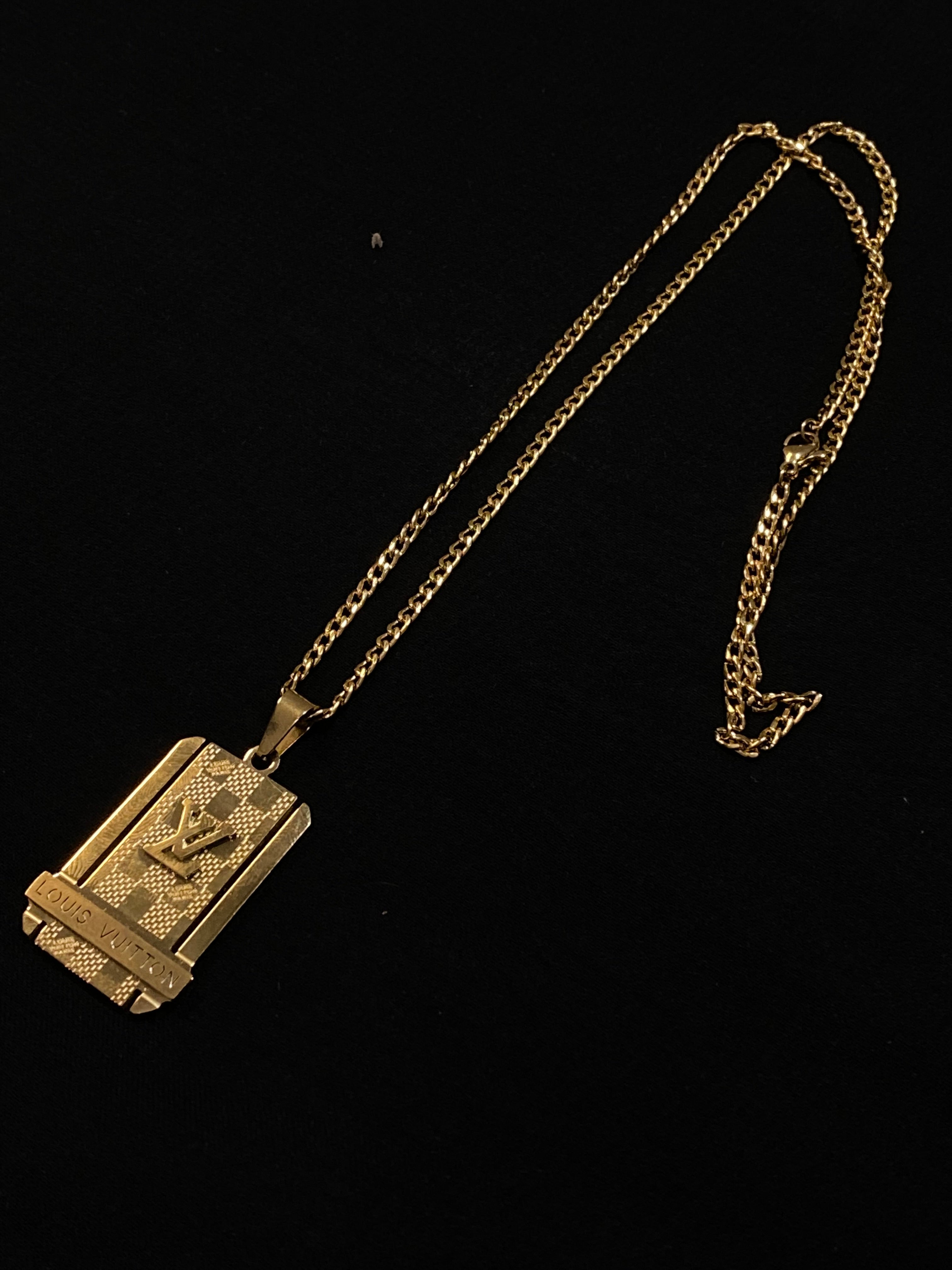LOUIS VUITTON PENDANT⚜️