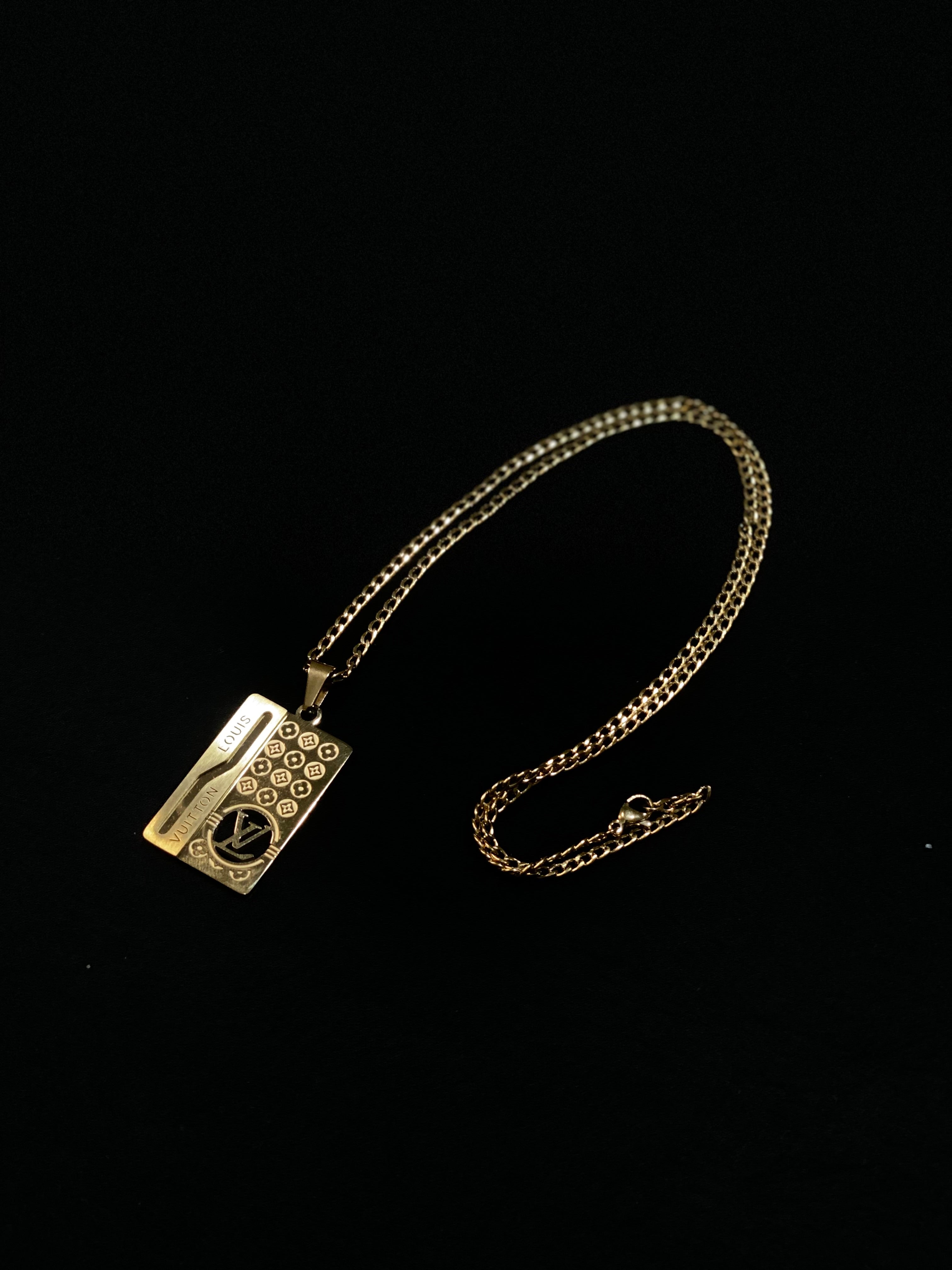 LOUIS VUITTON PENDANT⚜️