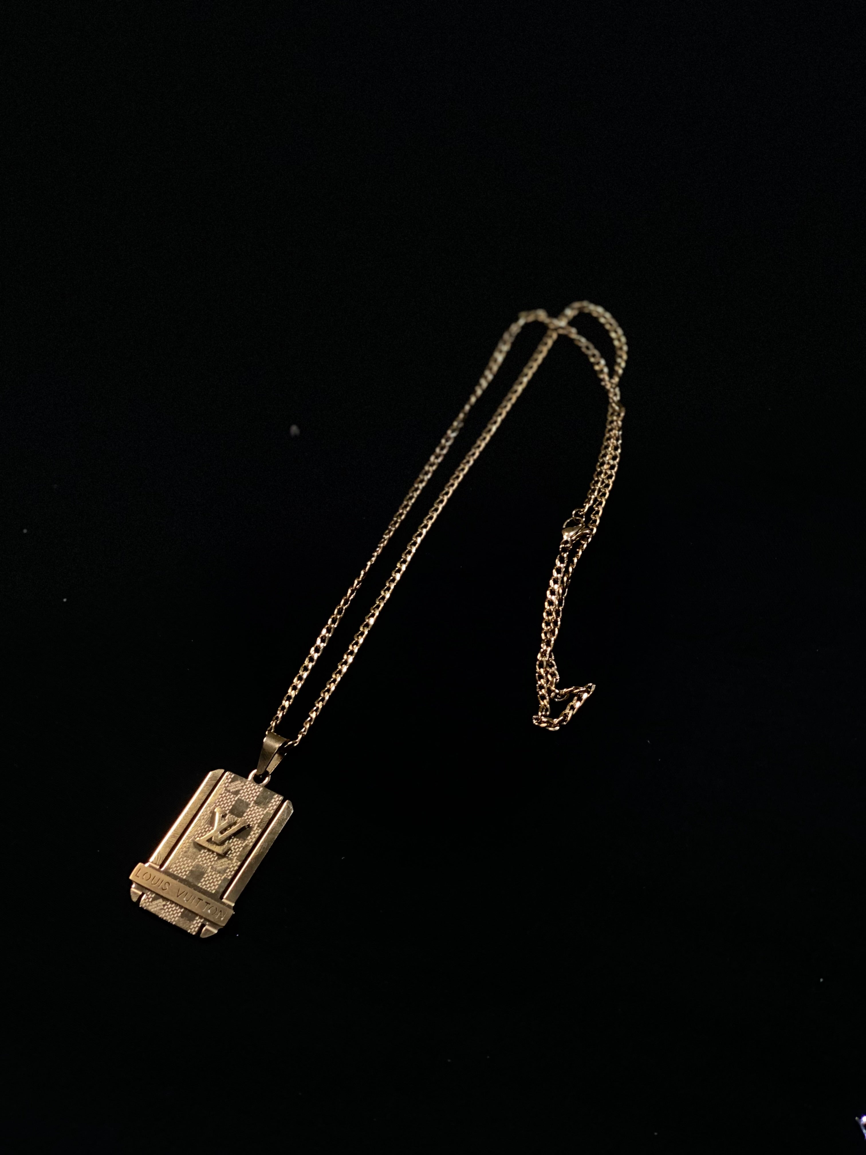 LOUIS VUITTON PENDANT⚜️