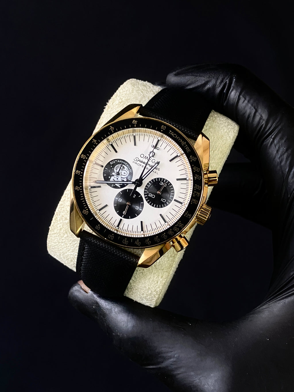 Omega speed master silver snoopy