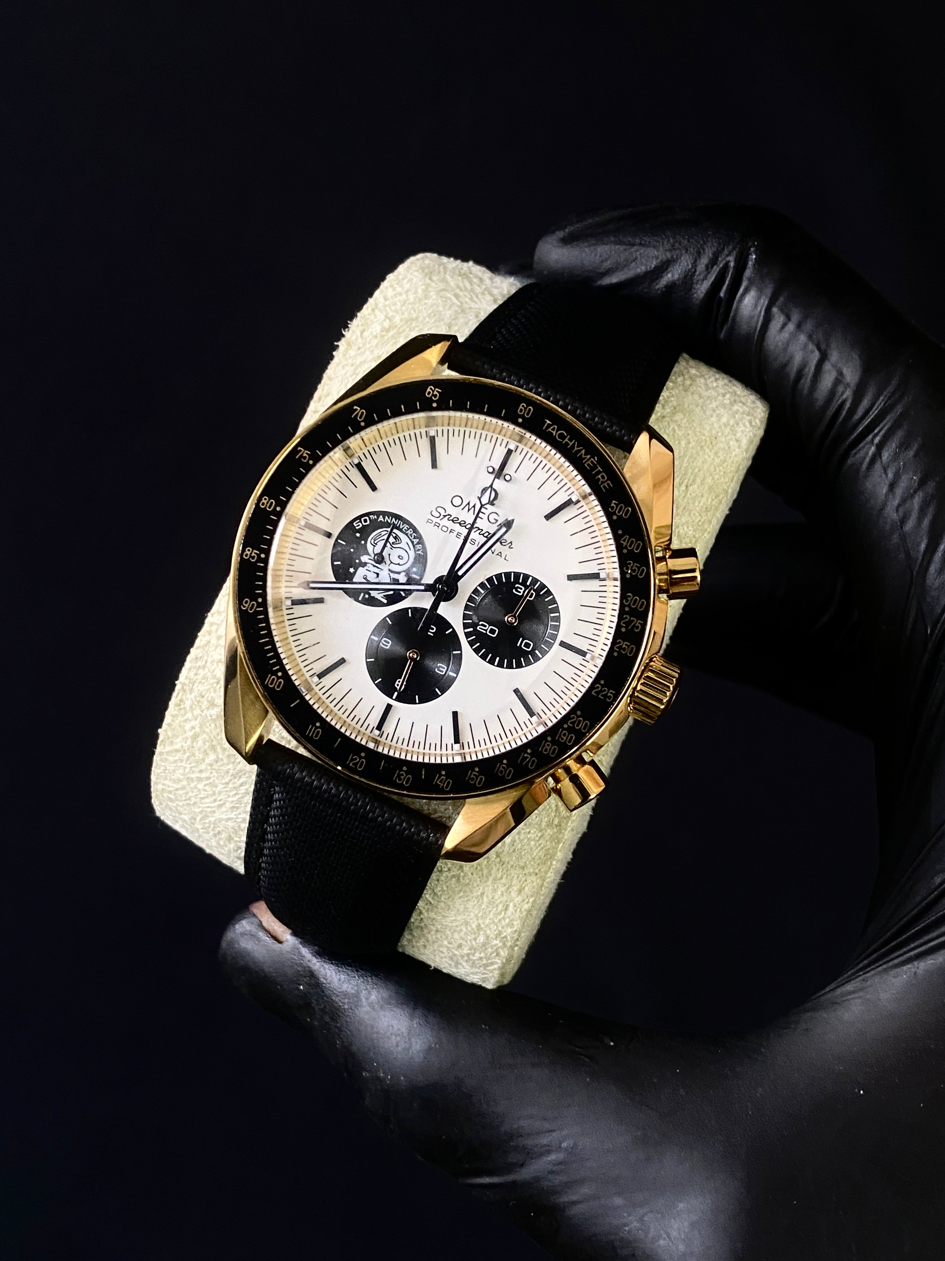 Omega speed master silver snoopy