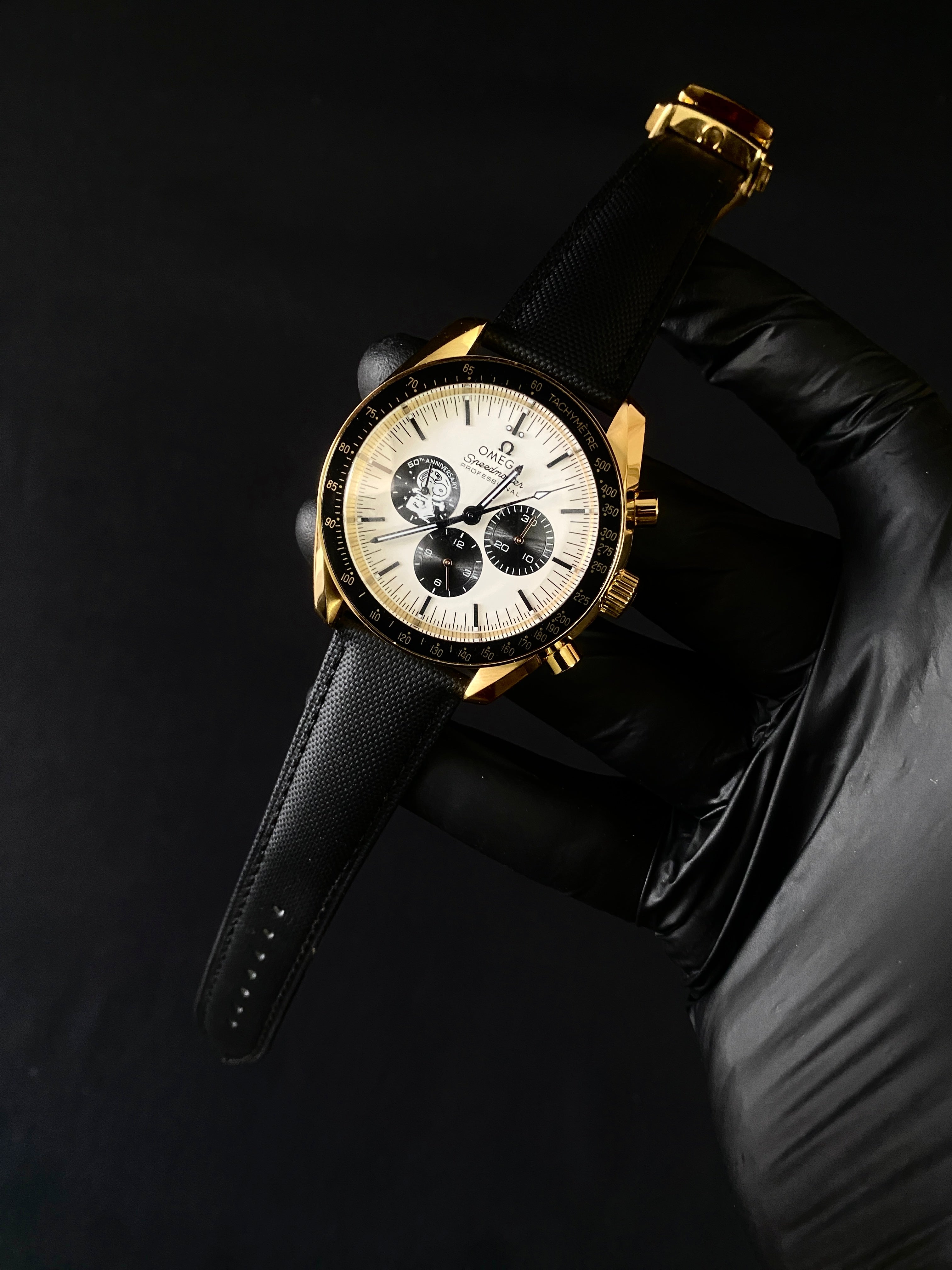 Omega speed master silver snoopy