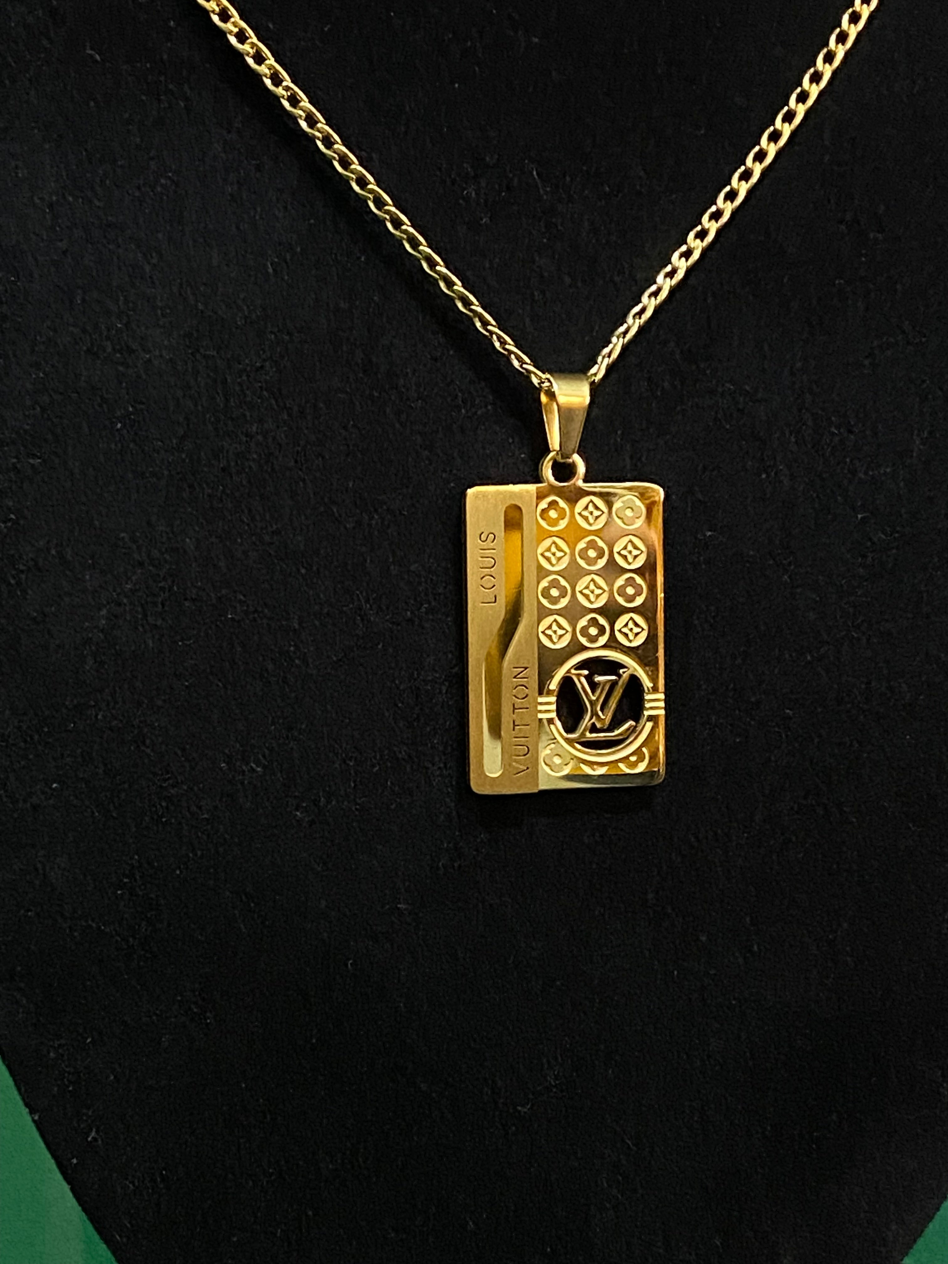 LOUIS VUITTON PENDANT⚜️