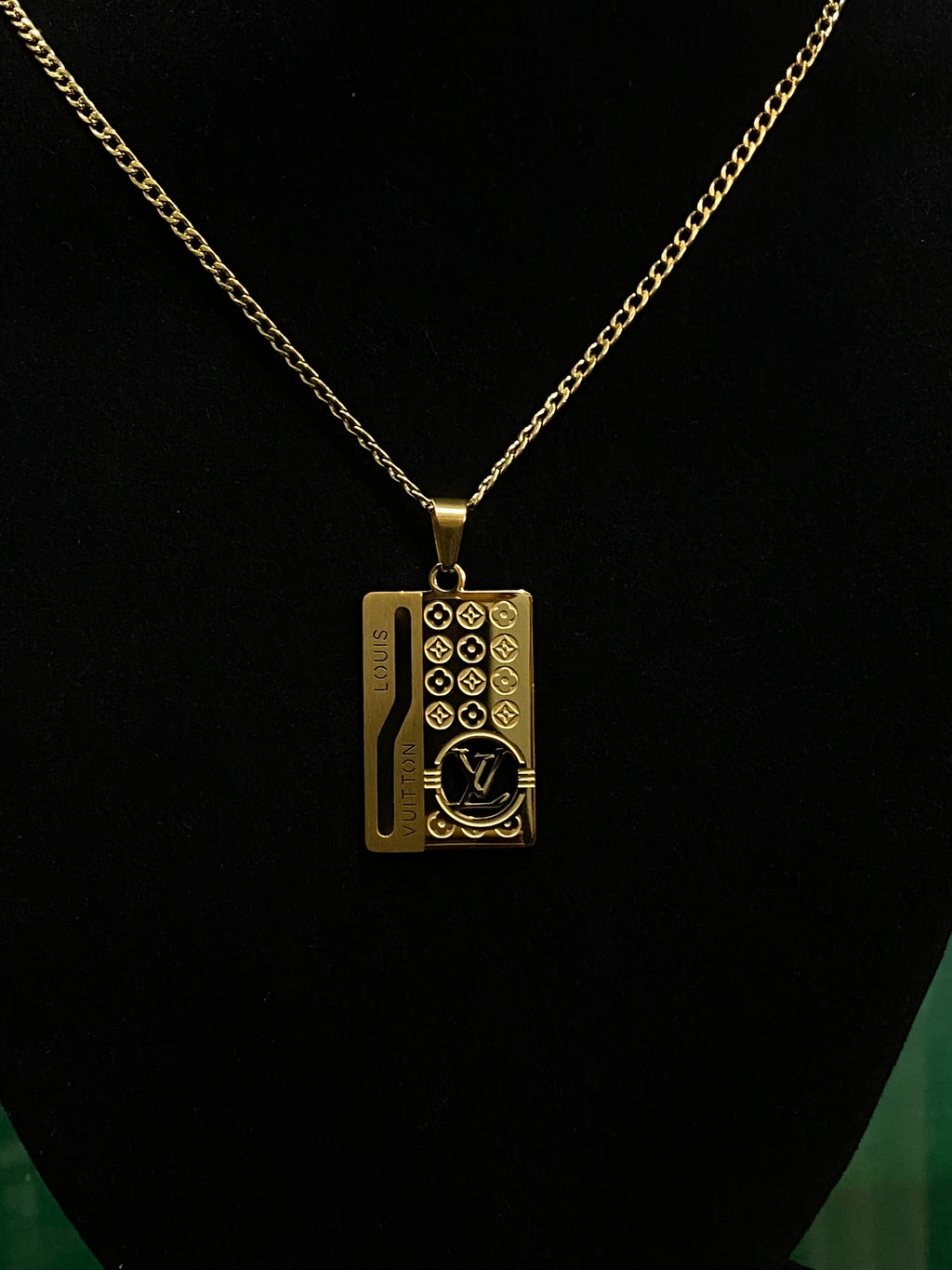 LOUIS VUITTON PENDANT⚜️