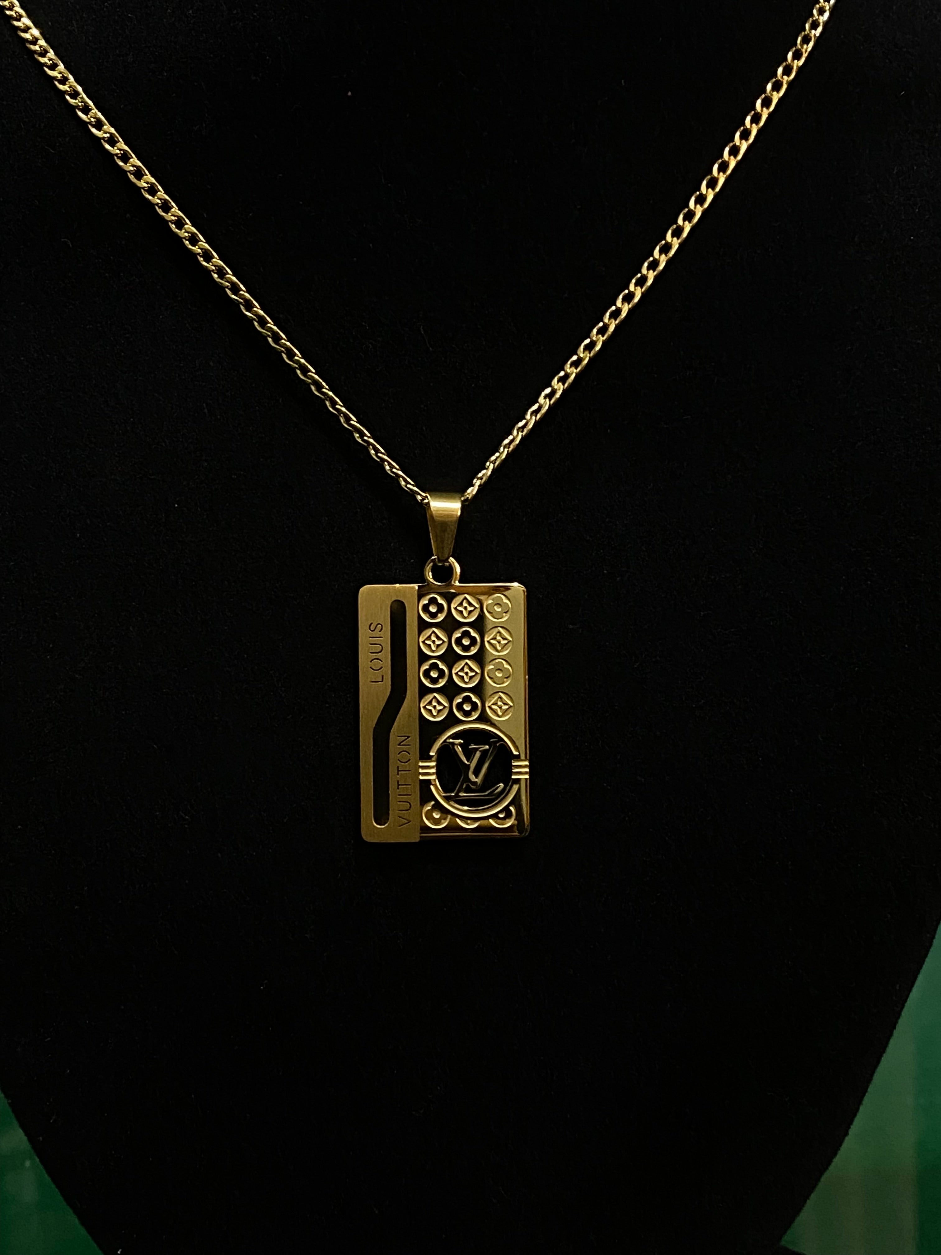 LOUIS VUITTON PENDANT⚜️