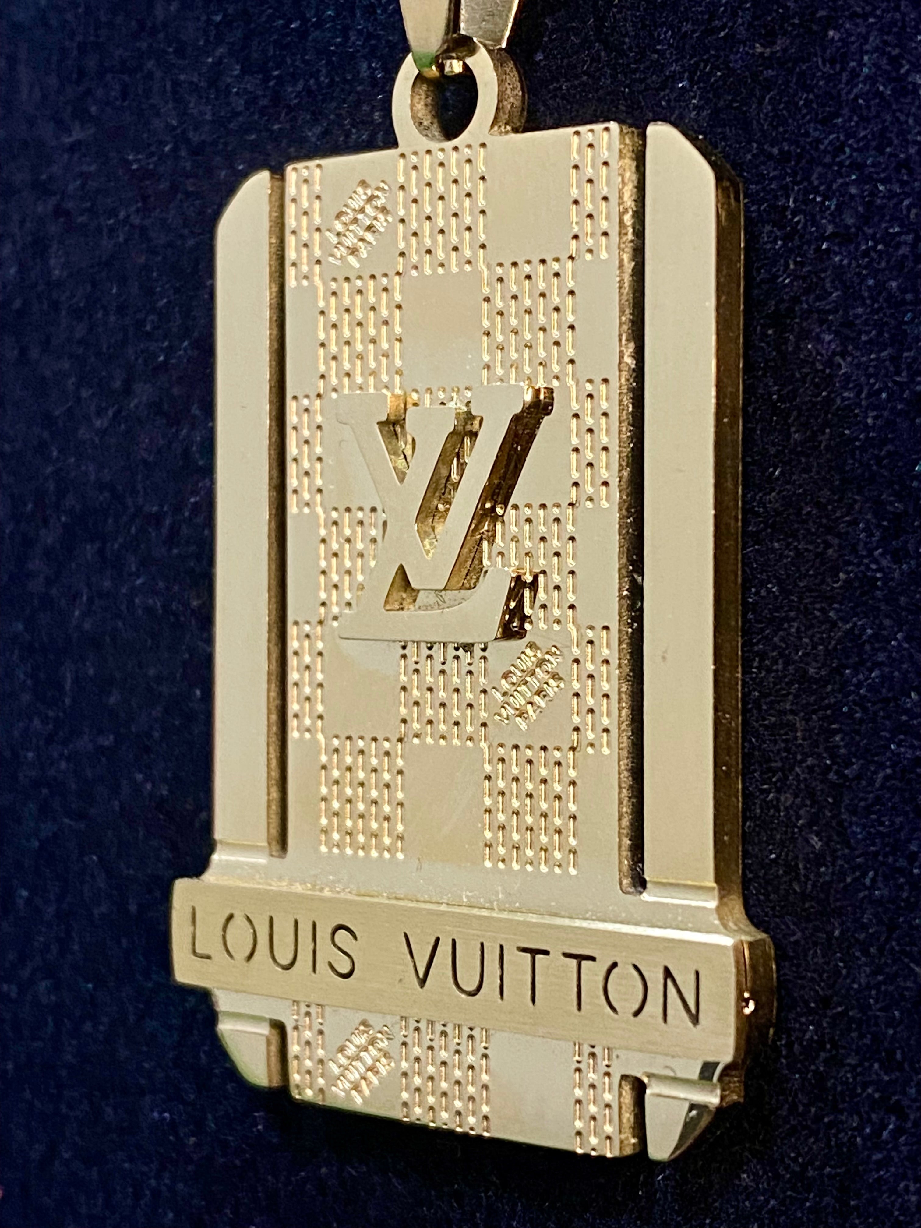 LOUIS VUITTON PENDANT⚜️