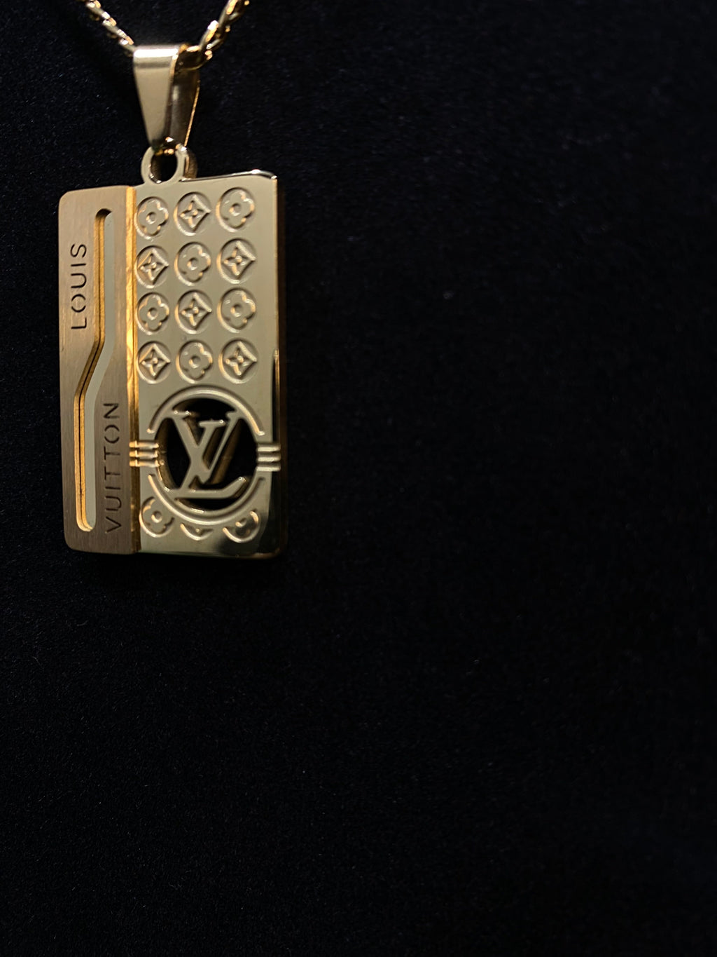 LOUIS VUITTON PENDANT⚜️