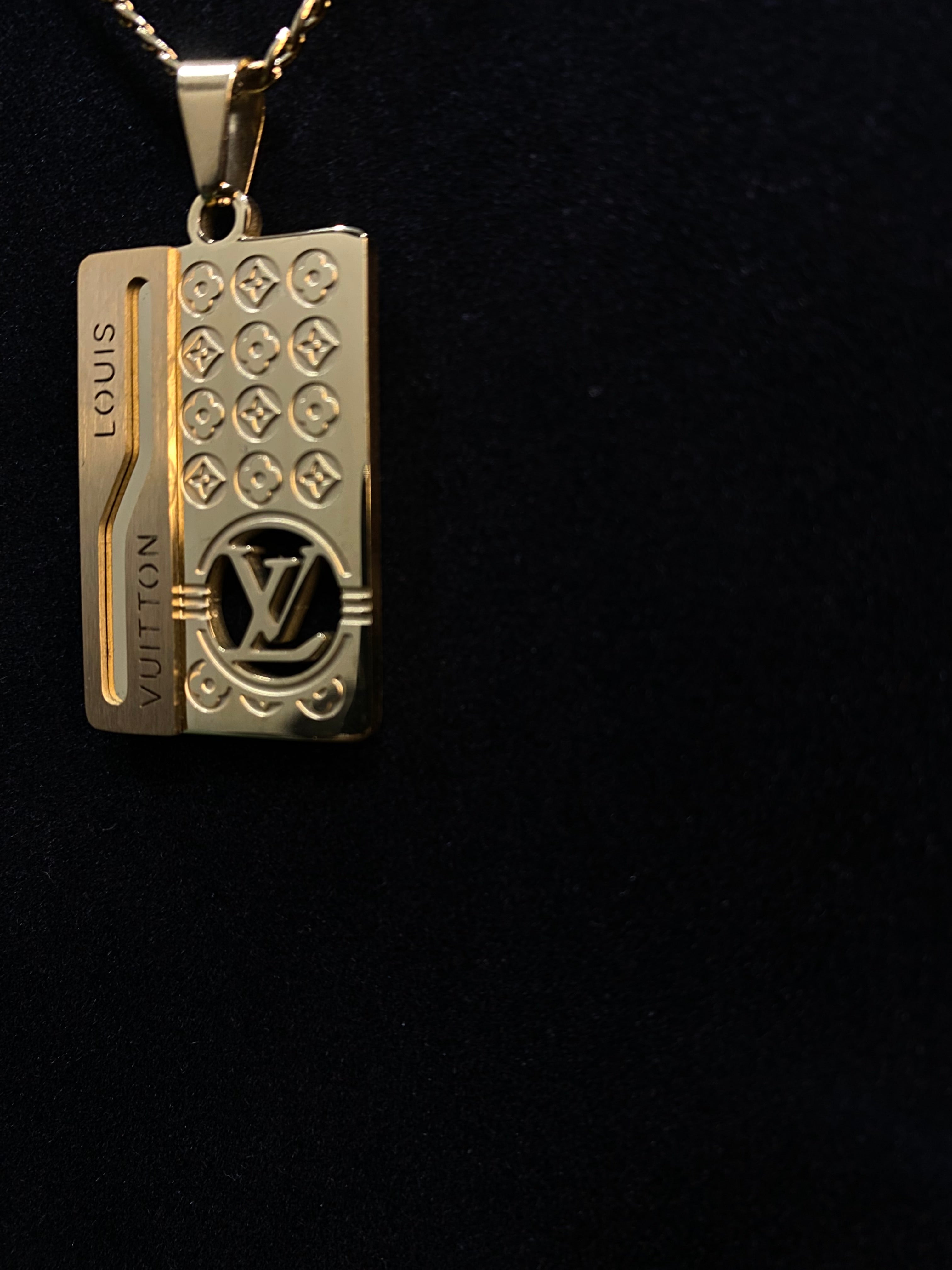 LOUIS VUITTON PENDANT⚜️