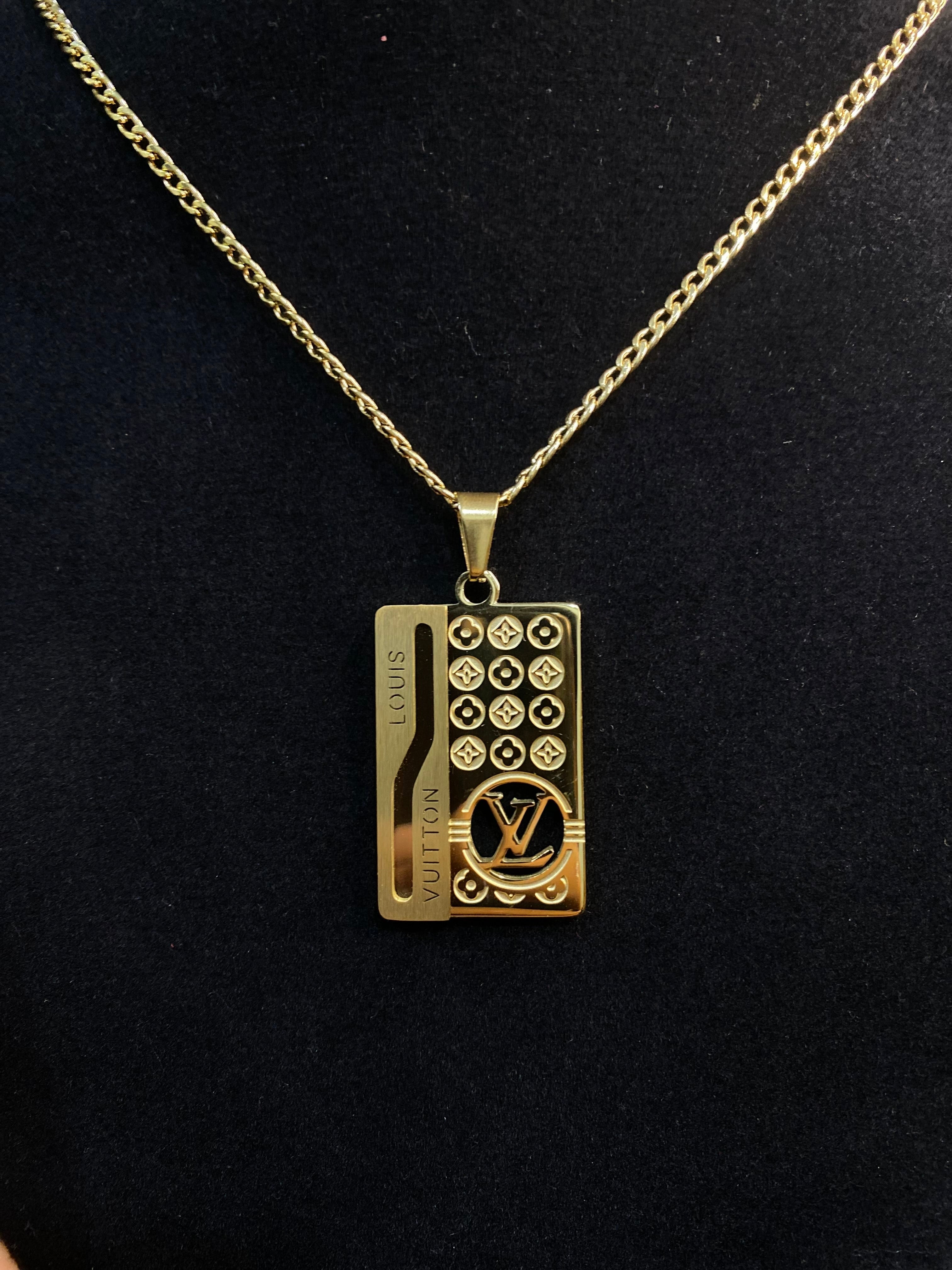 LOUIS VUITTON PENDANT⚜️