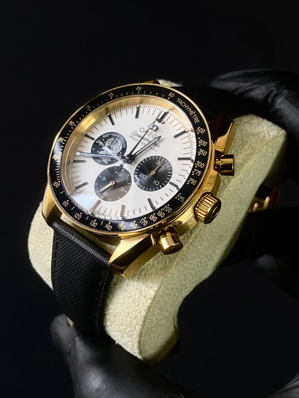 Omega speed master silver snoopy