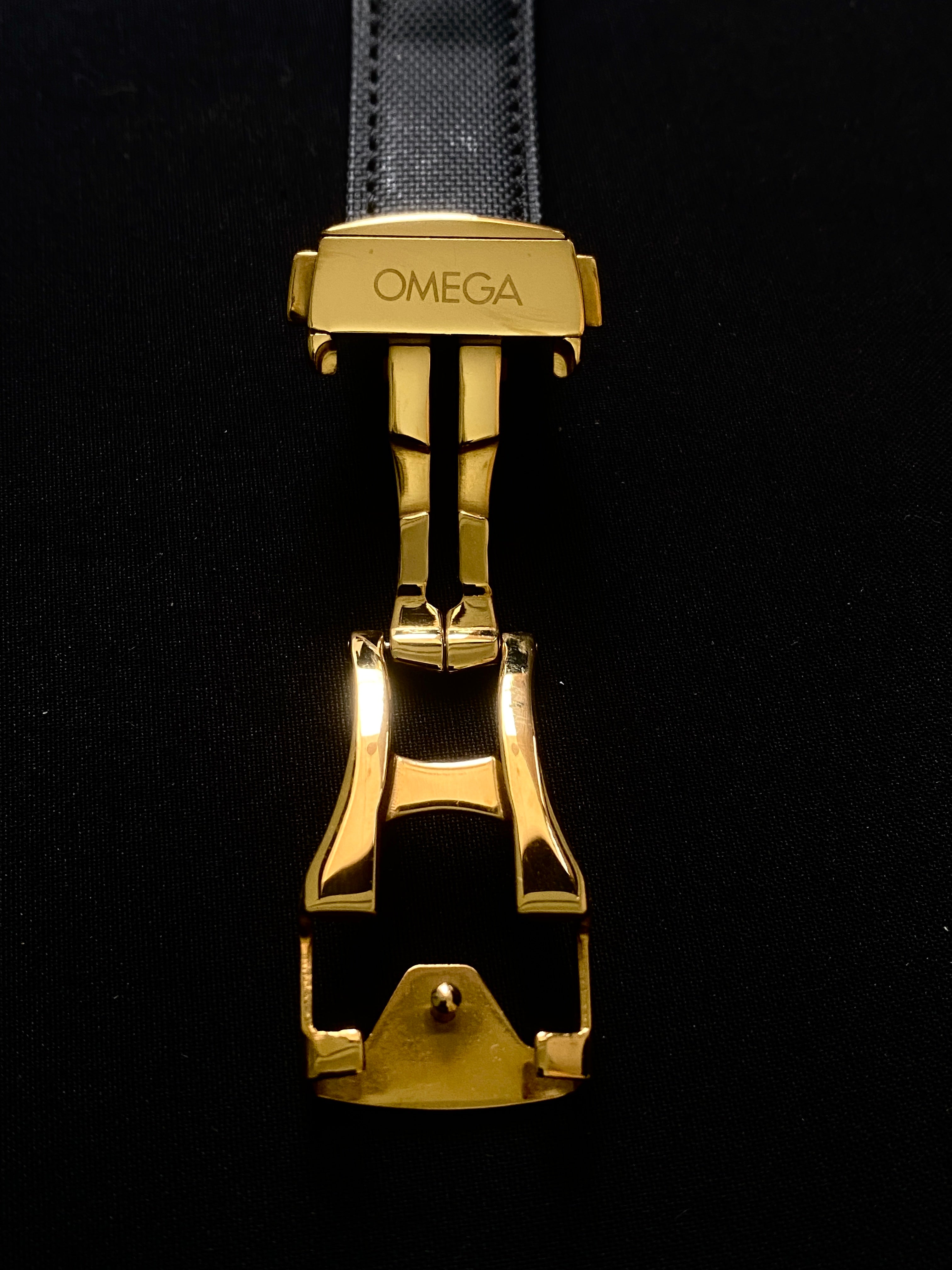 Omega speed master silver snoopy